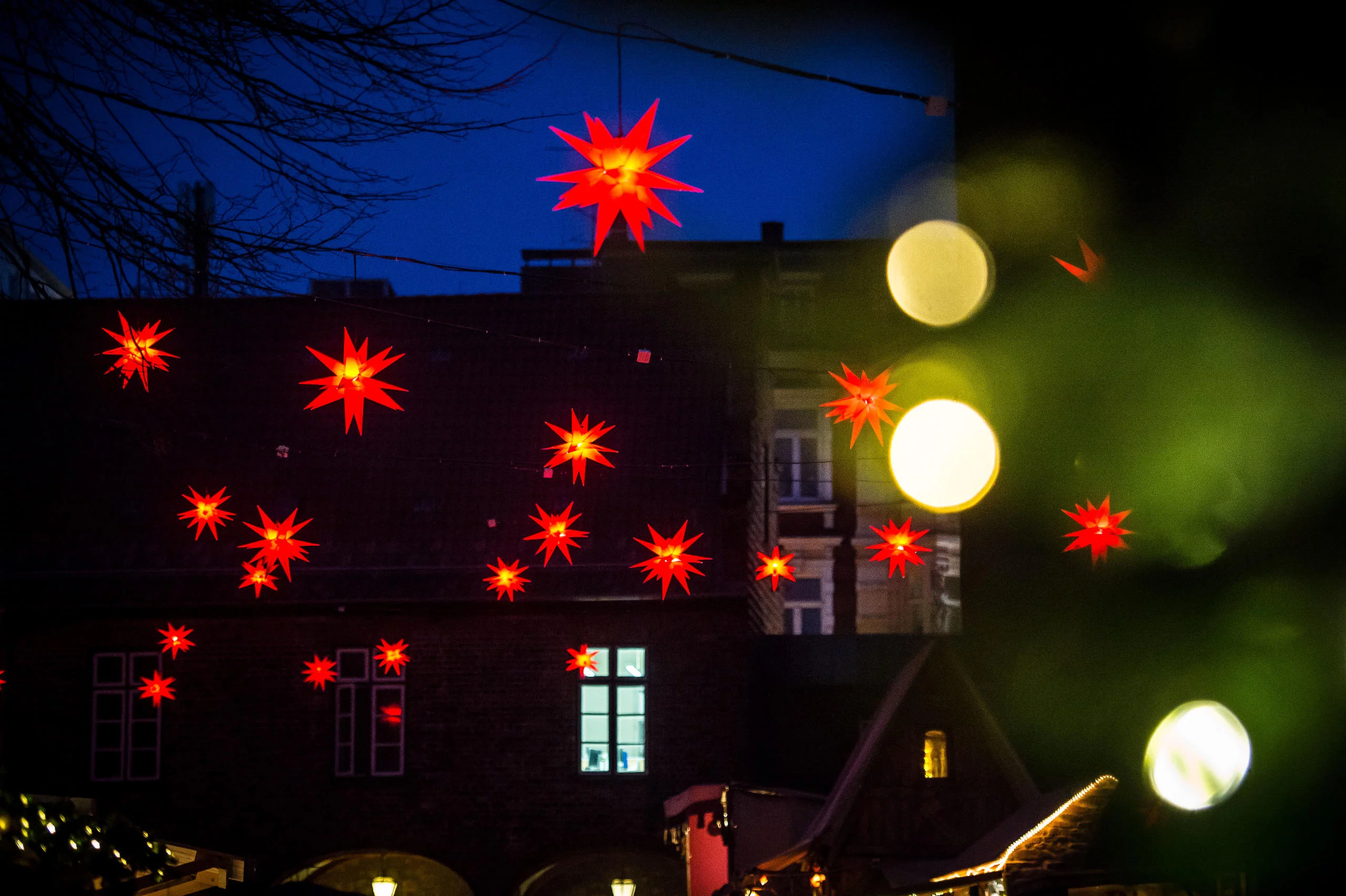 Hängende Sterndekoration auf dem Marienkirchhof 
