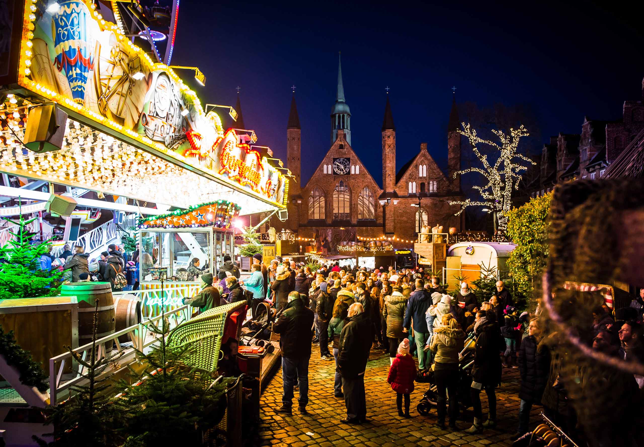 Maritimer Weihnachtsmarkt vor dem Heiligen-Geist-Hospital